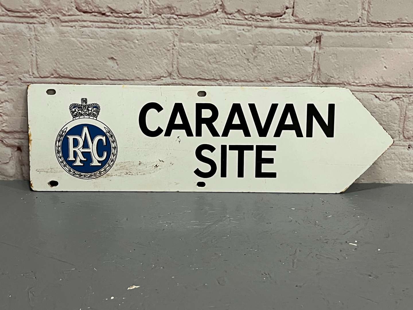 <p>RAC Caravan Site Directional Enamel Sign</p>