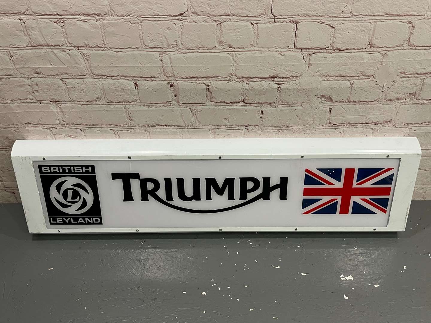 <p>Triumph Illuminated Sign&nbsp;</p>