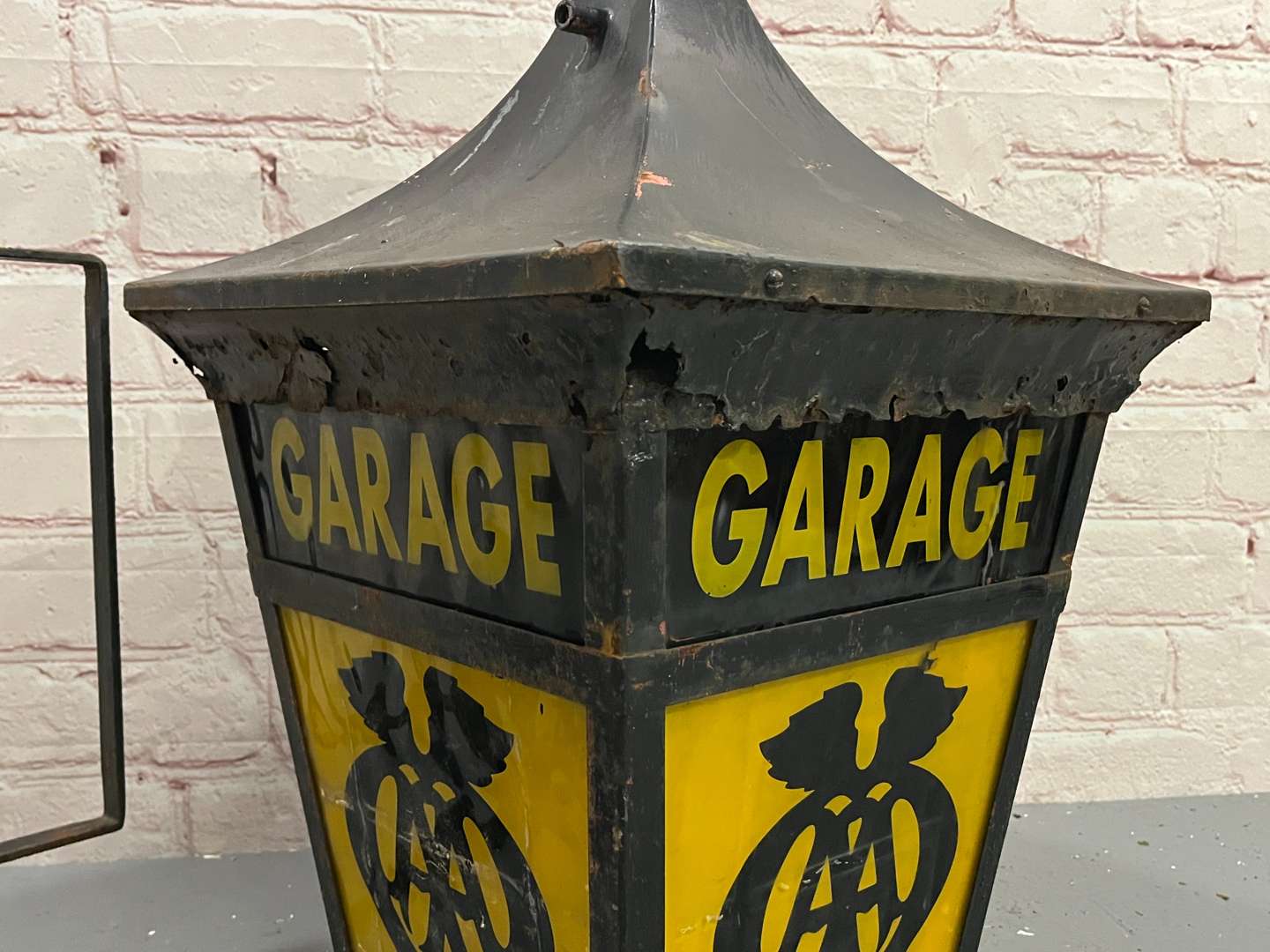 <p>AA Garage Wall Mounted Lantern&nbsp;</p>