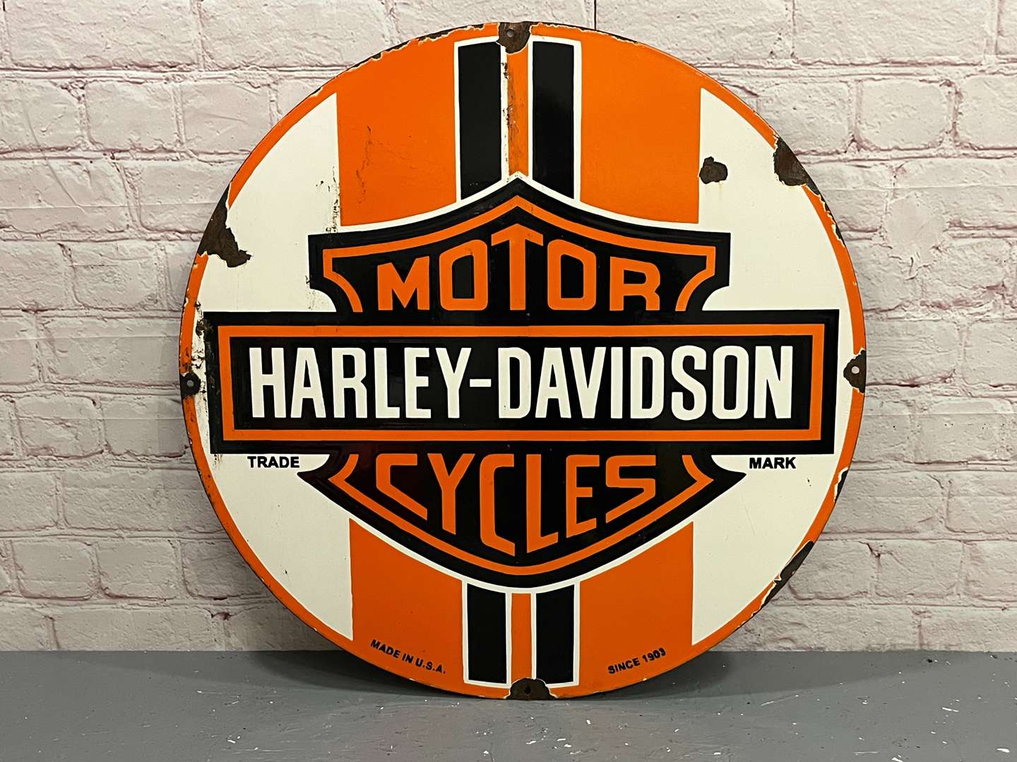 <p>Harley-Davidson Motorcycles Circular Enamel Sign</p>
