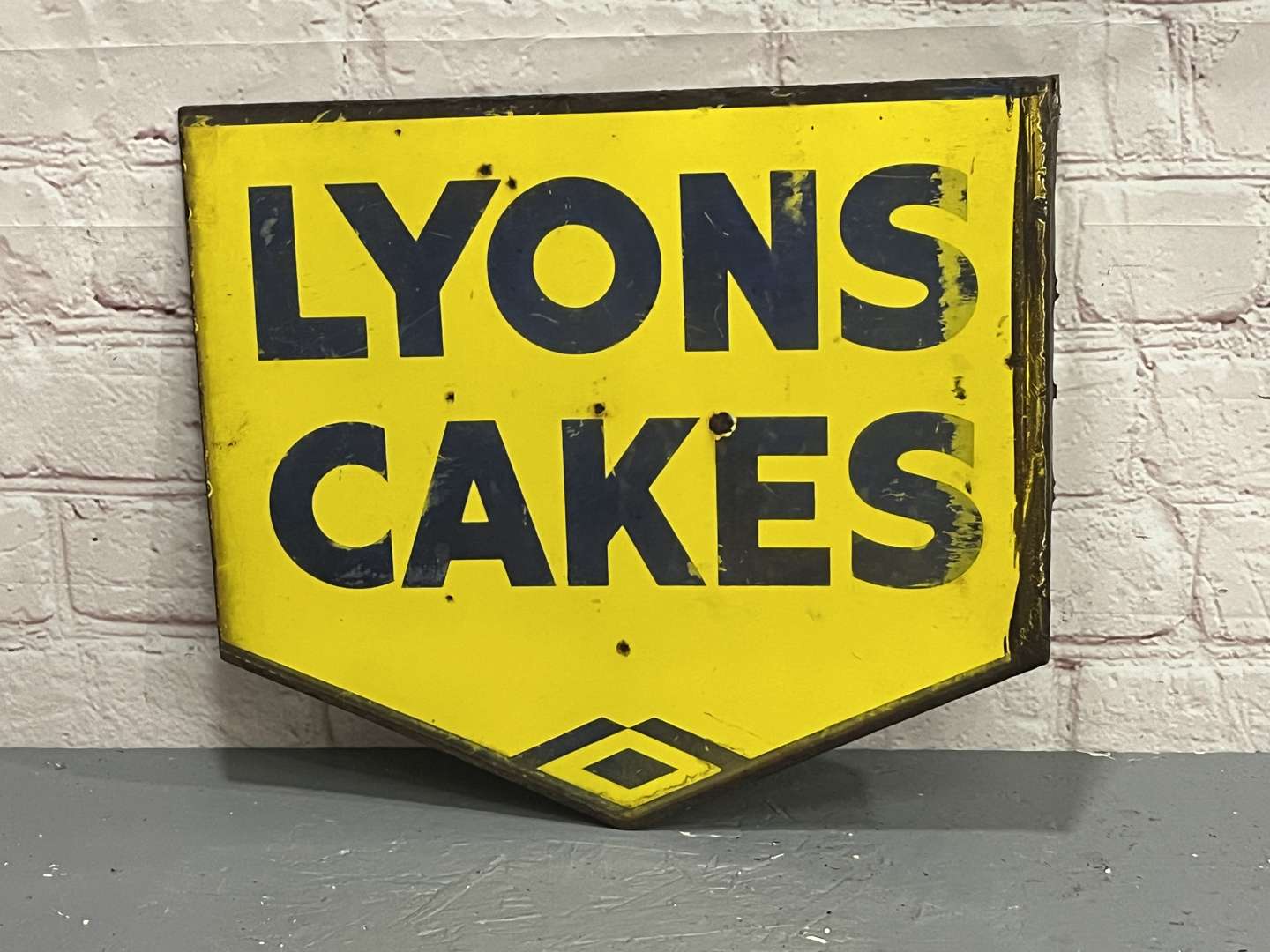 <p>Lyon Cakes Enamel Flange Sign</p>