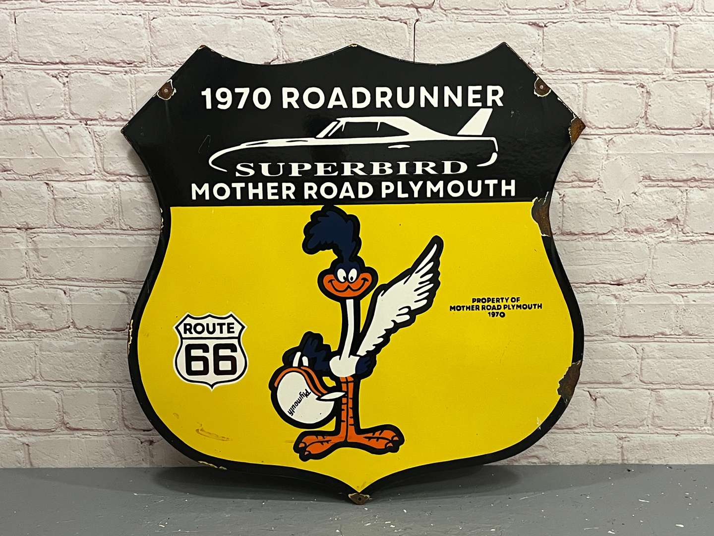 <p>Roadrunner Shield Enamel Sign</p>