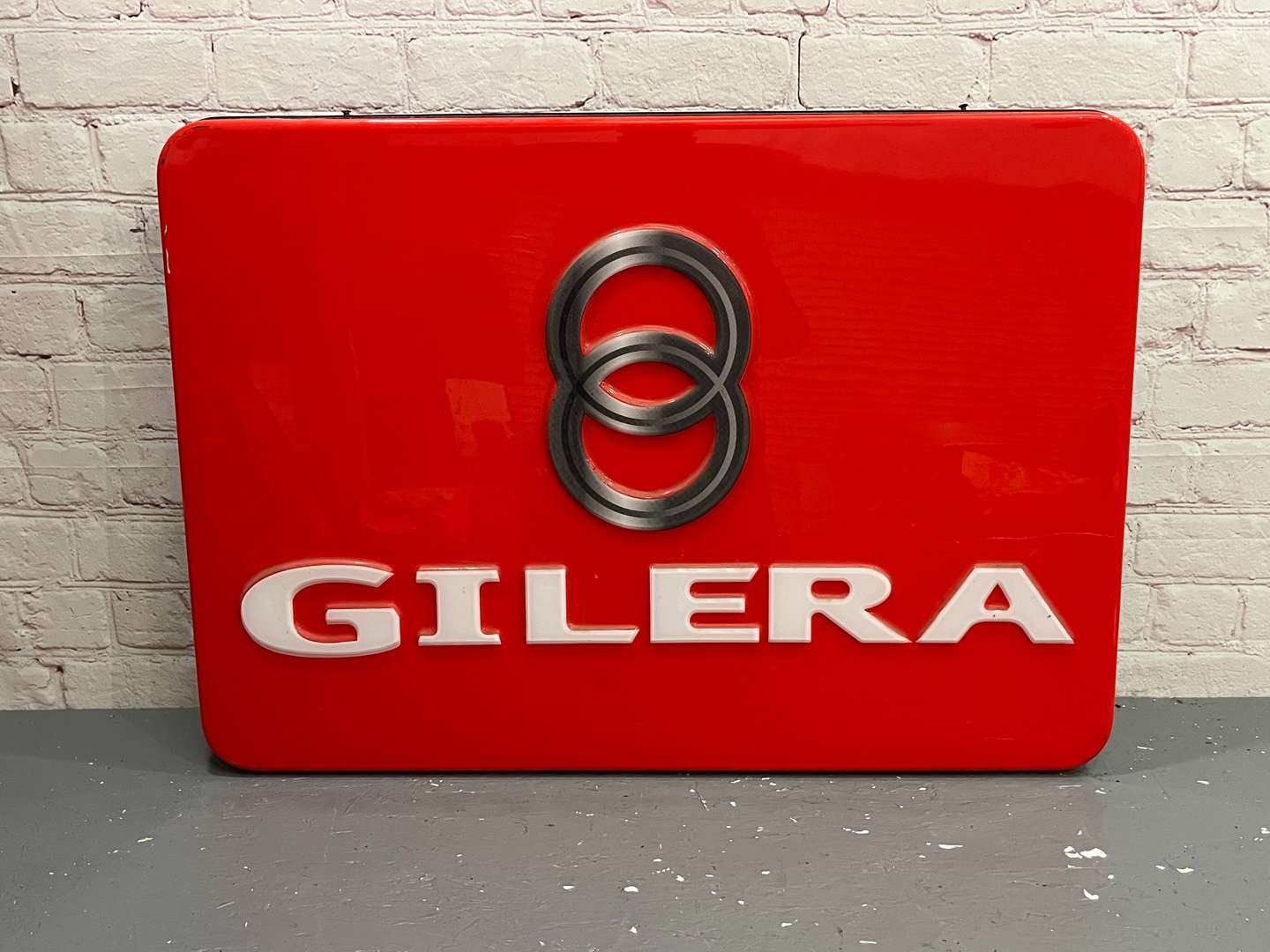 <p>Gilera Showroom Illuminated Sign</p>