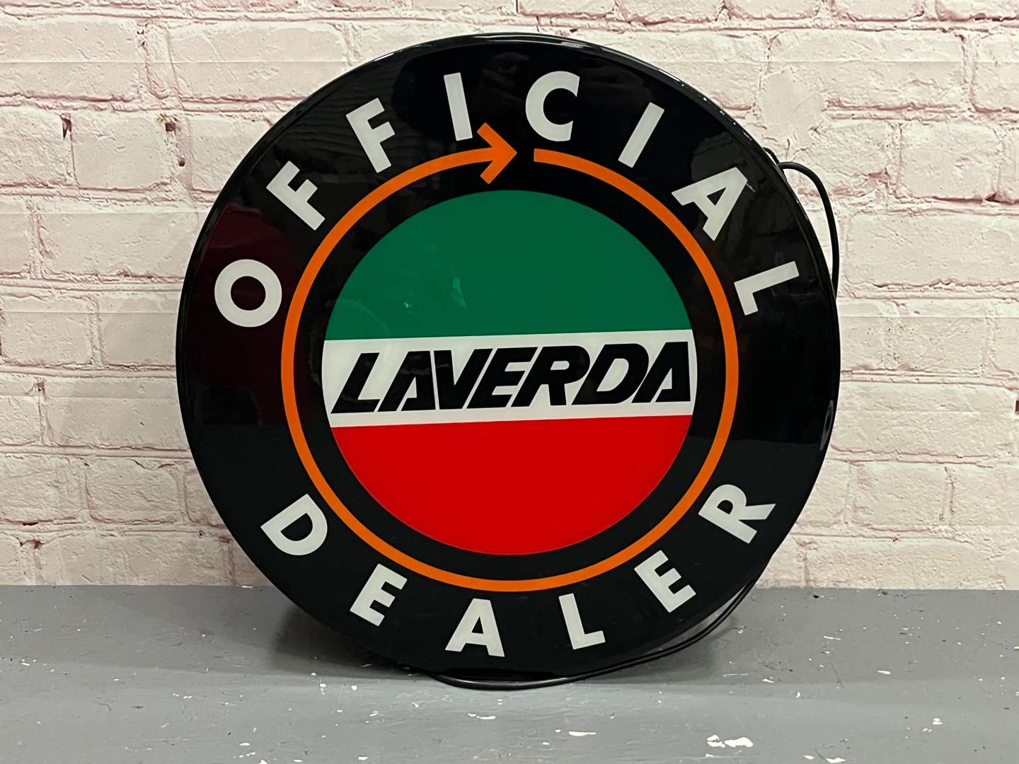 <p>Laverda Official Dealer Hanging Circular Illuminated Sign</p>