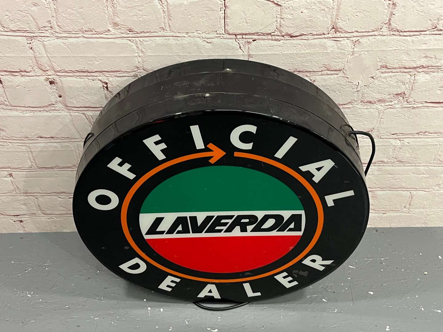 <p>Laverda Official Dealer Hanging Circular Illuminated Sign</p>