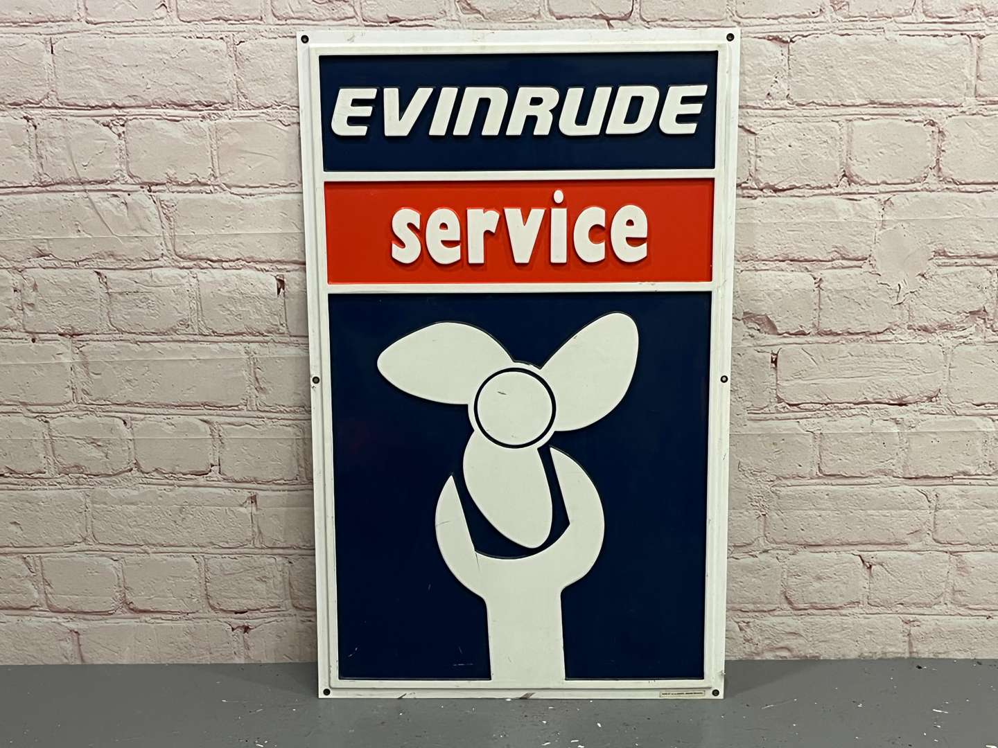 <p>Evinrude Service Pressed Plastic Sign</p>