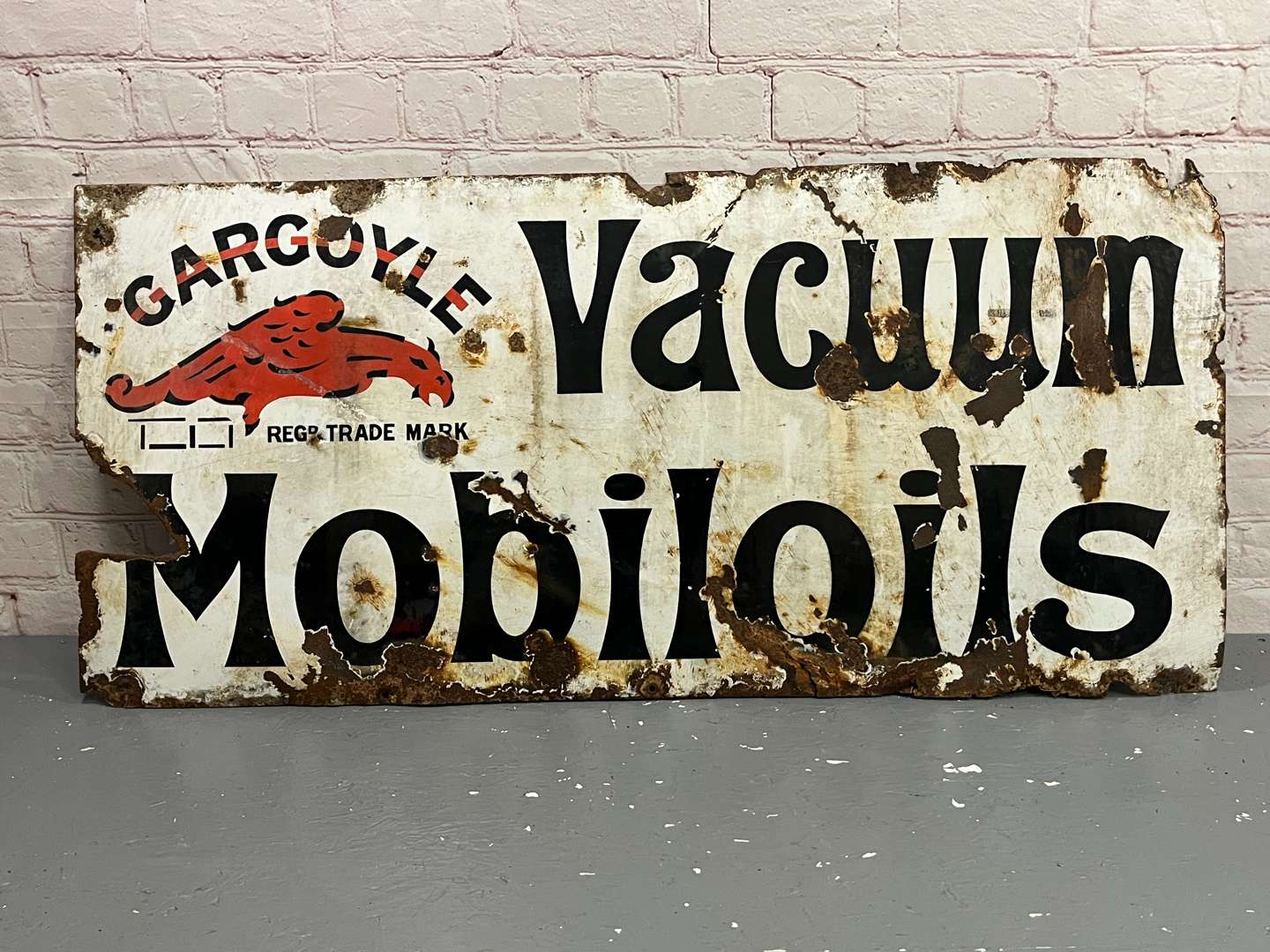 <p>Gargoyle Vacuum Mobiloils Large Enamel Sign</p>