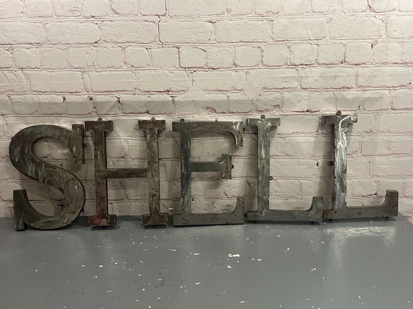 <p>Shell Steel Individual Letters</p>