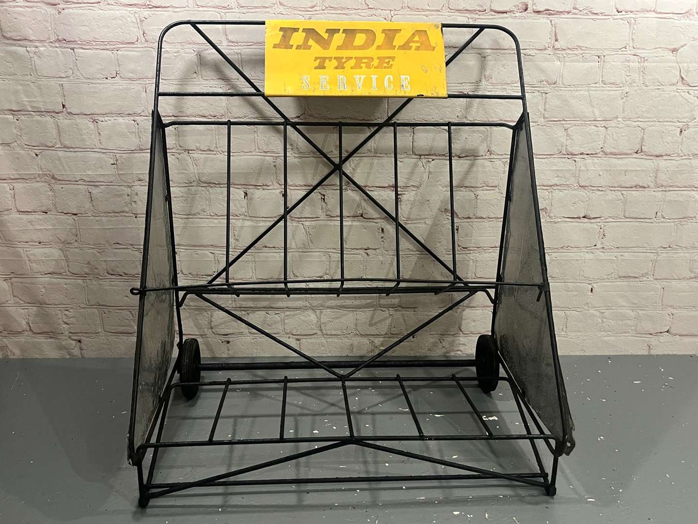 <p>India Tyres Wheeled Tyre Display Stand</p>