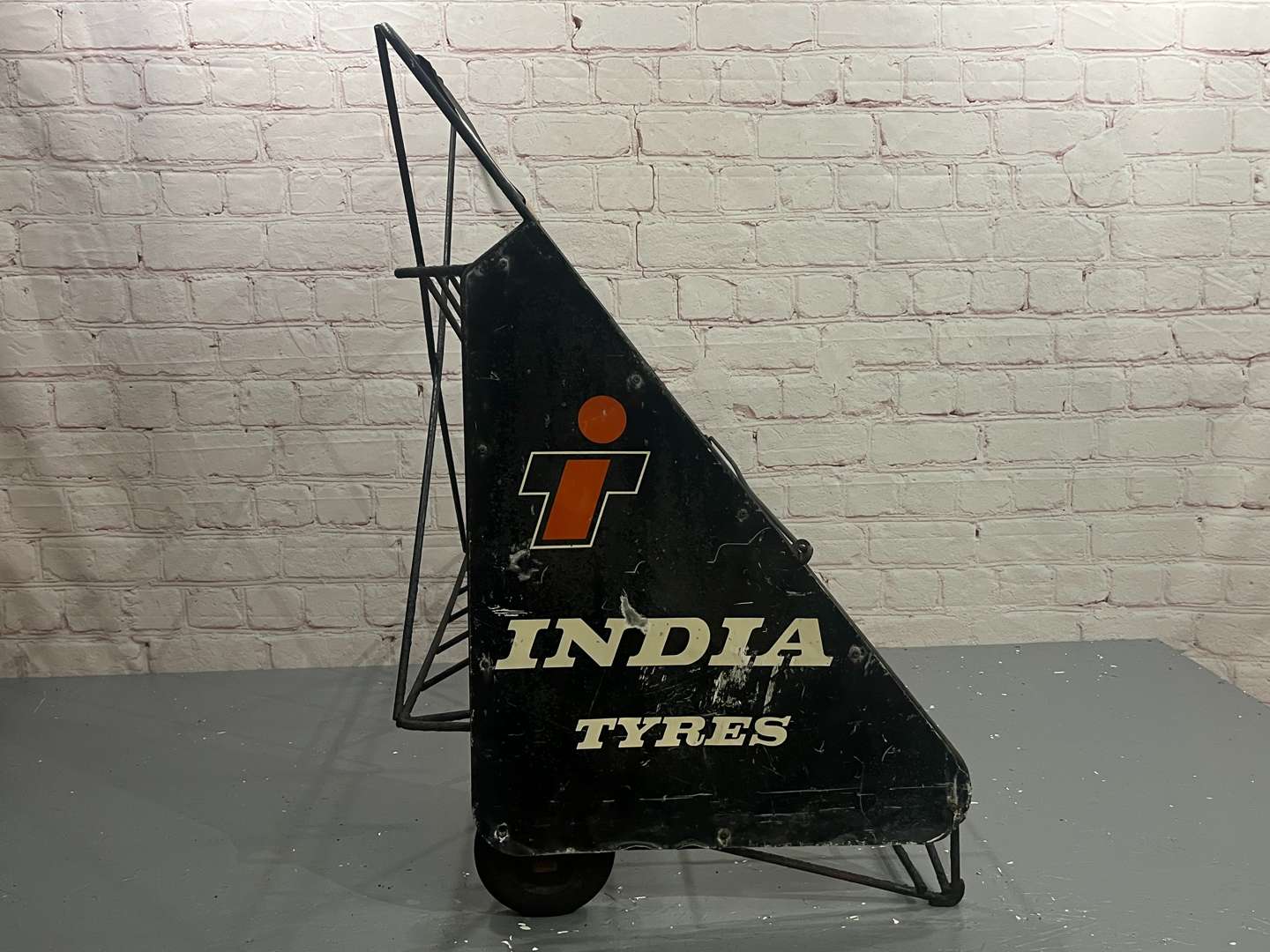<p>India Tyres Wheeled Tyre Display Stand</p>