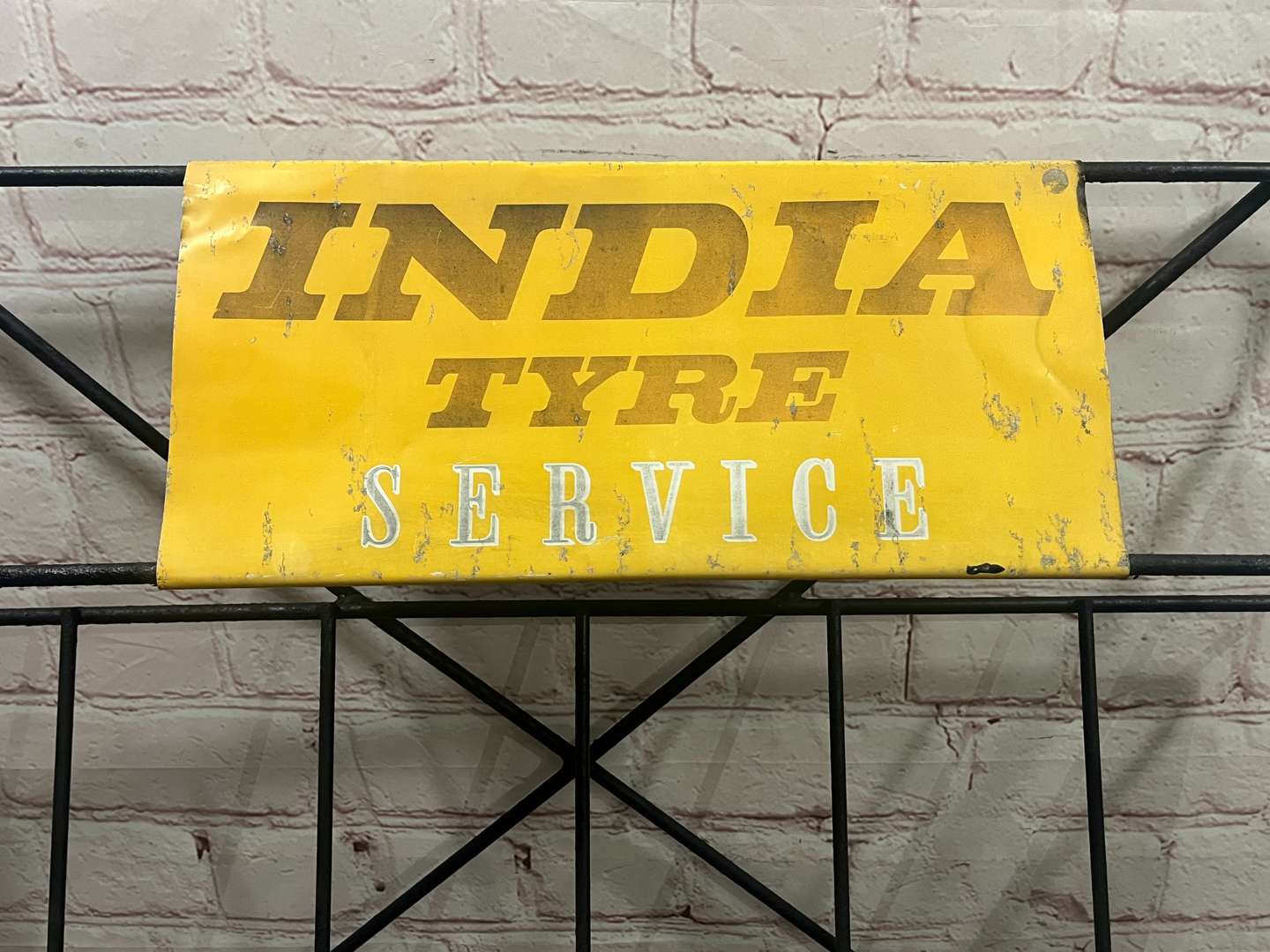 <p>India Tyres Wheeled Tyre Display Stand</p>