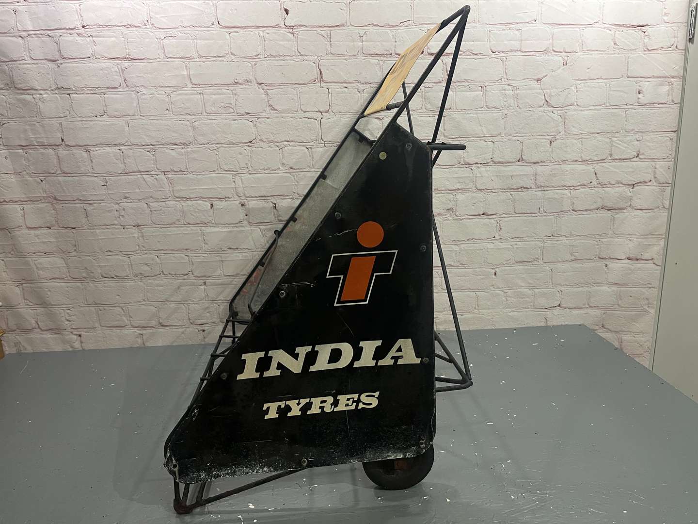 <p>India Tyres Wheeled Tyre Display Stand</p>