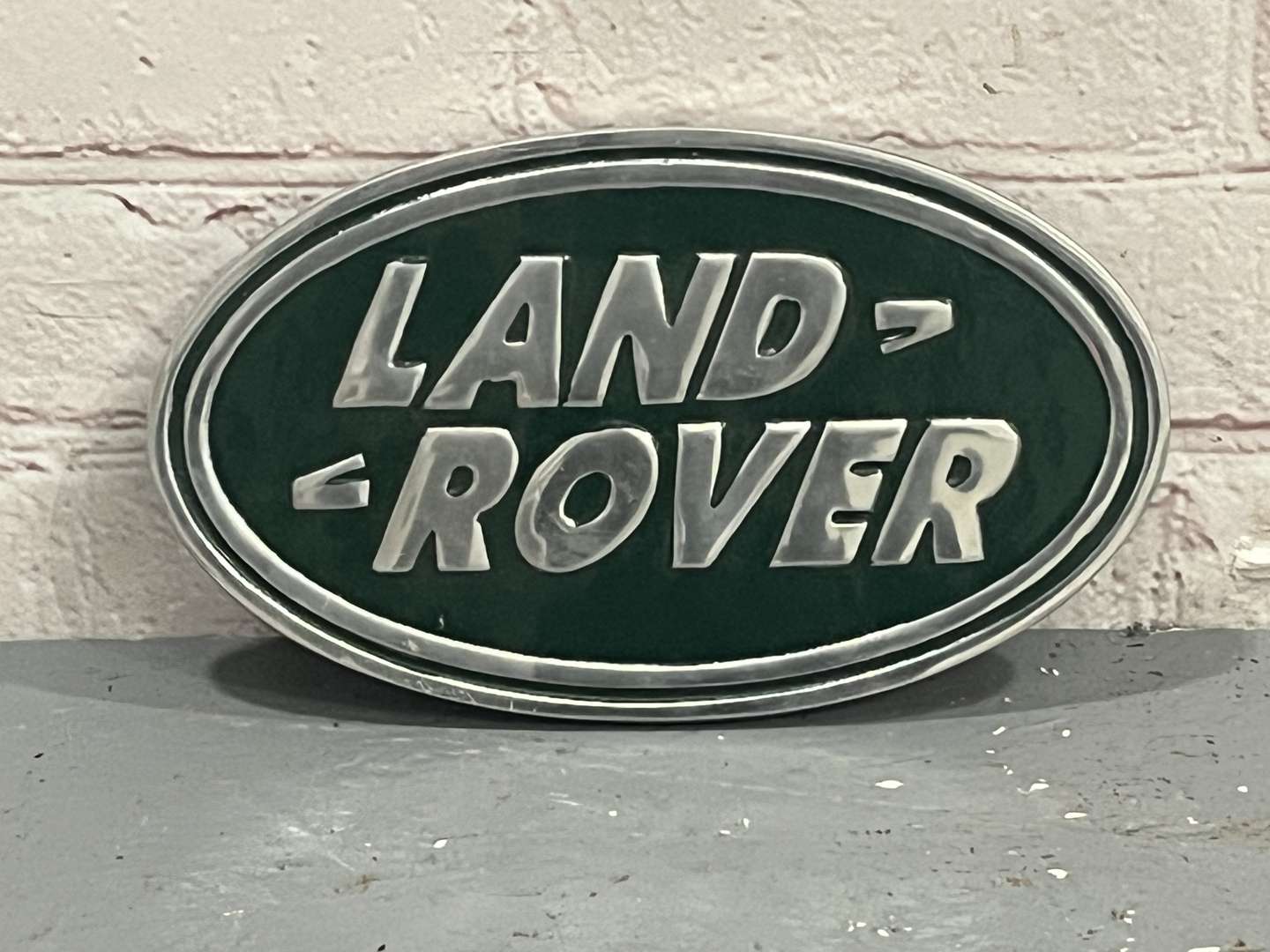 <p>Land Rover Cast Aluminium Emblem Sign</p>