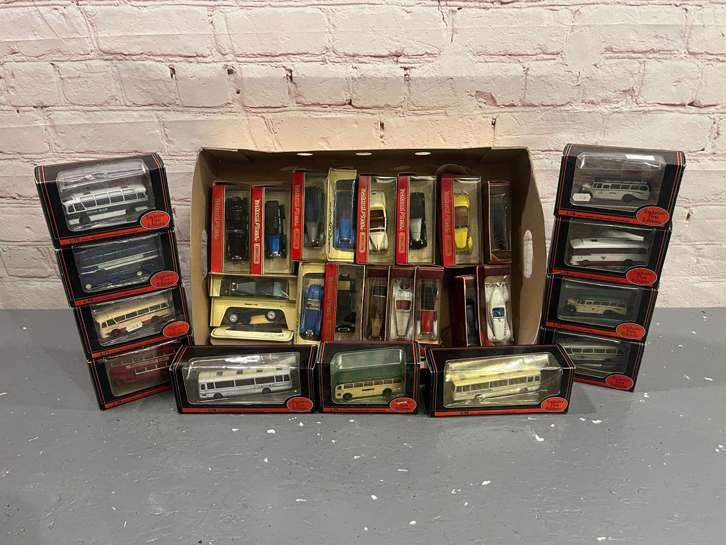 <p>Quantity of Boxed Model Cars and Buses</p>