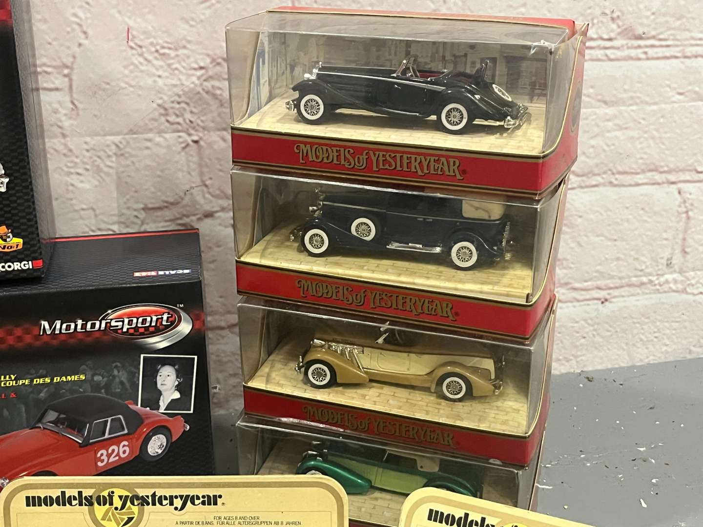 <p>Quantity of Boxed Model Cars and Commercial Vehicles&nbsp;</p>