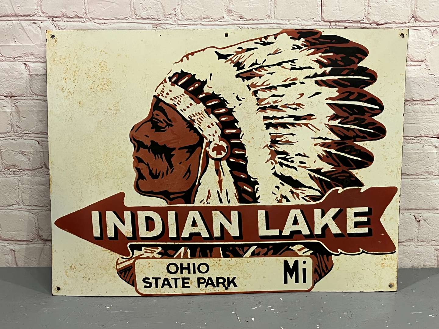 <p>Indian Lake Directional Enamel Sign&nbsp;</p>