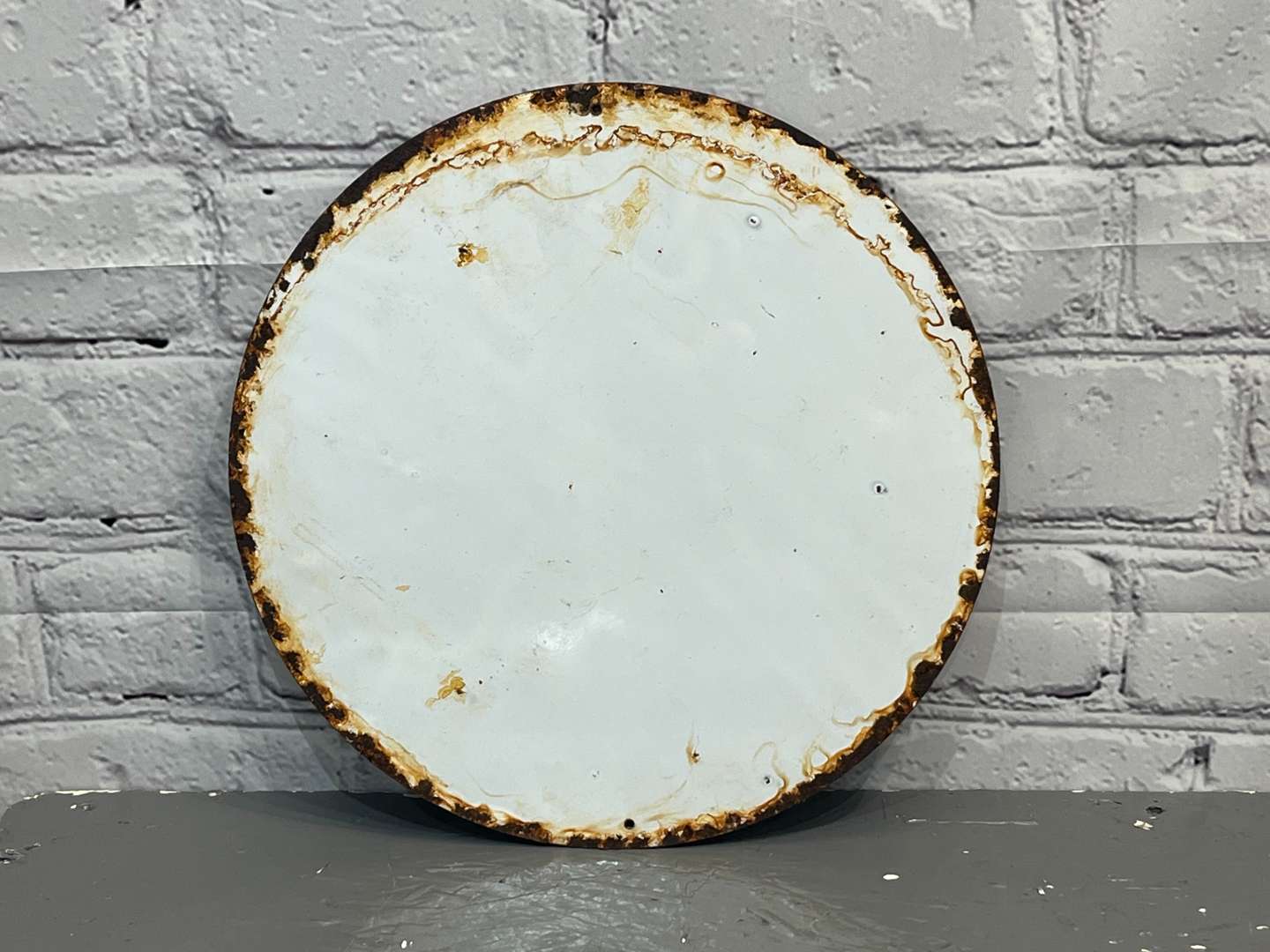 <p>Get Your Players Please Here Circular Enamel Sign</p>