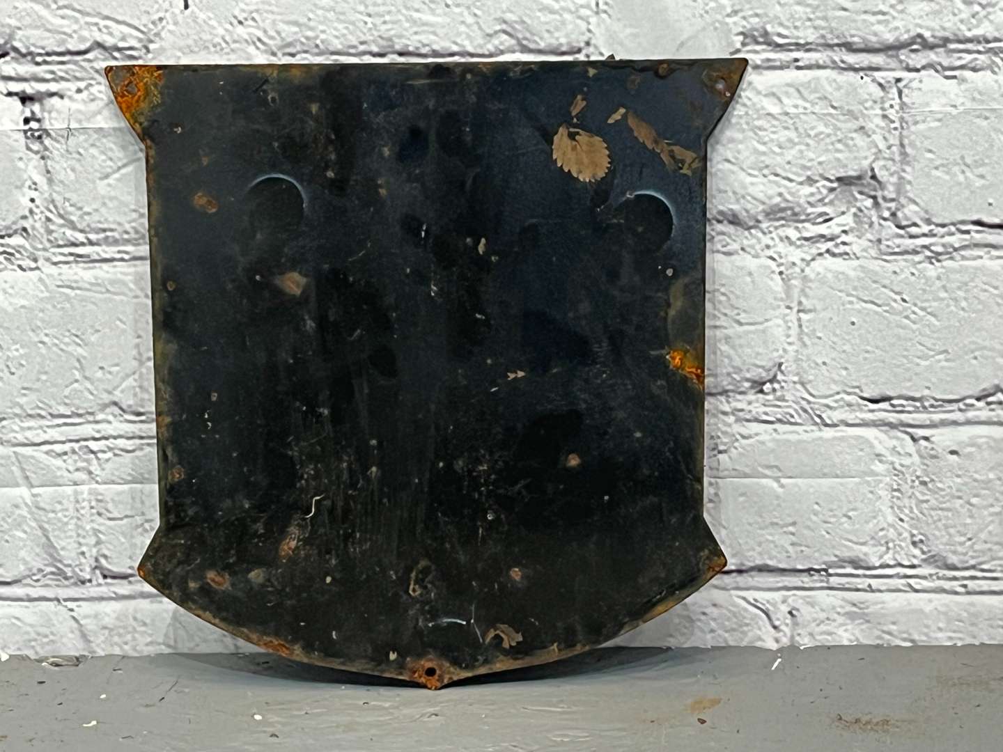 <p>Ask Here For Mobiloil Shield Enamel Sign</p>