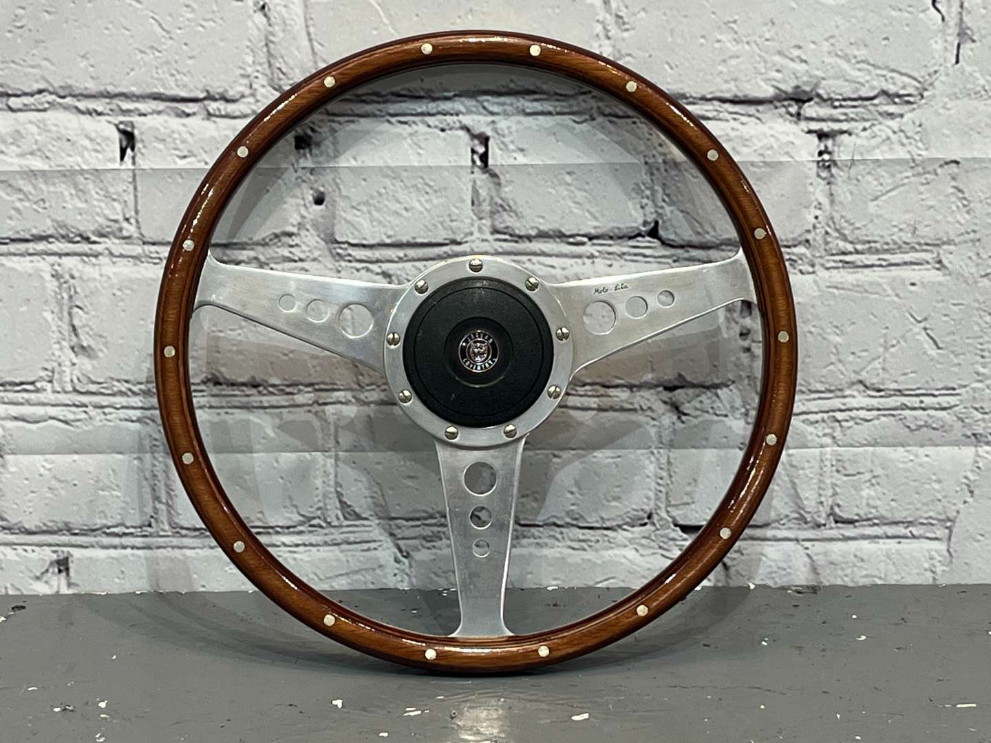 <p>Jaguar Moto-Lita Wooden Steering Wheel</p>