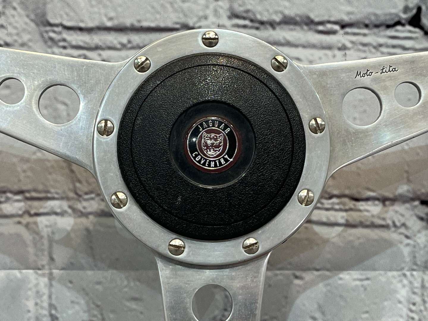 <p>Jaguar Moto-Lita Wooden Steering Wheel</p>