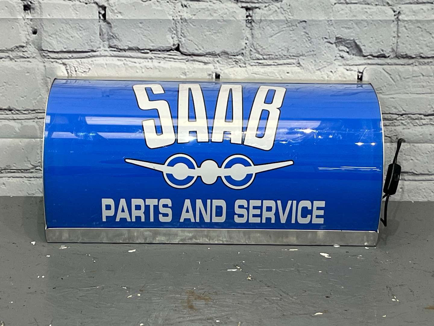 <p>SAAB Parts & Service Illuminated Sign</p>