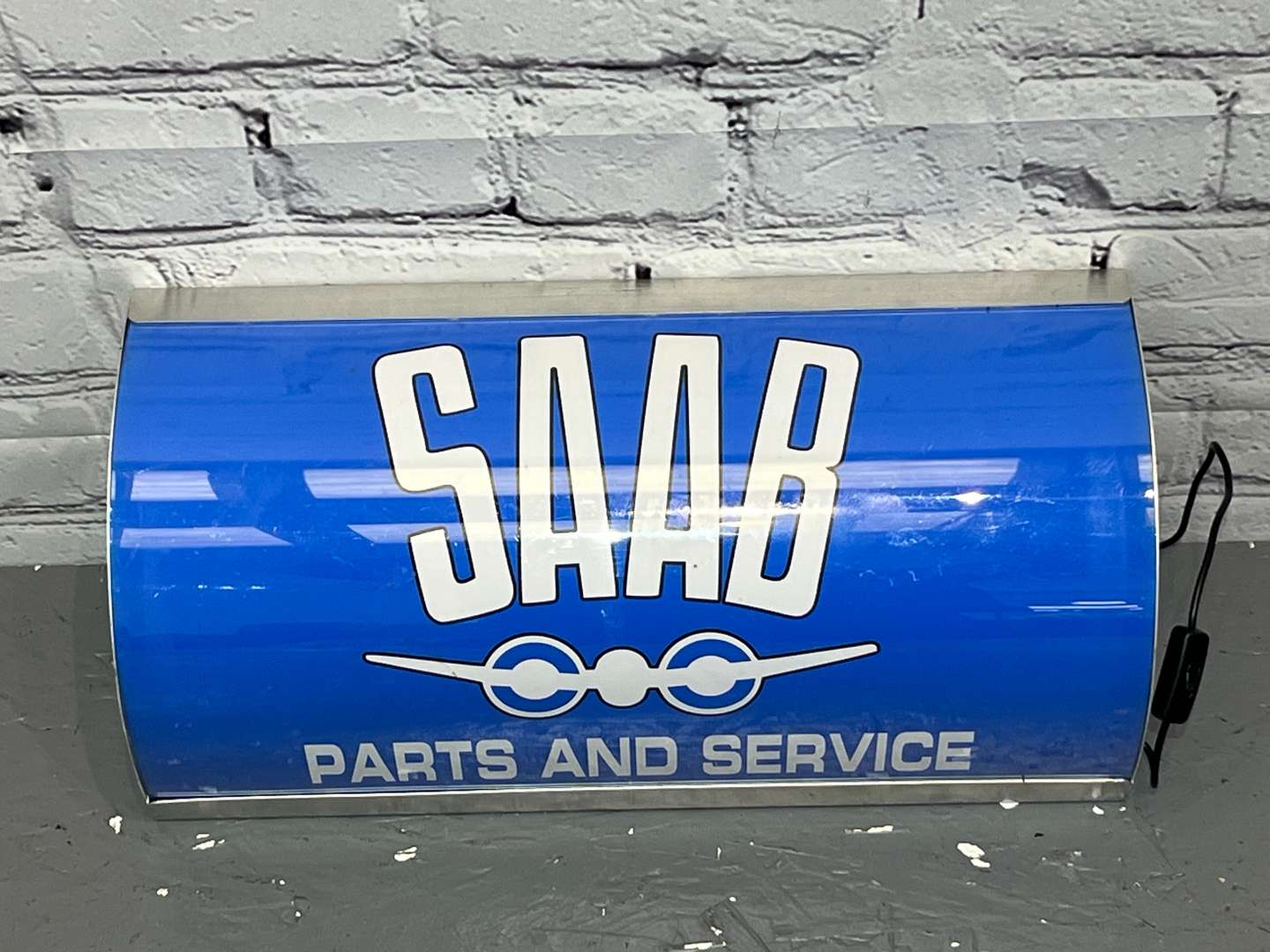 <p>SAAB Parts & Service Illuminated Sign</p>