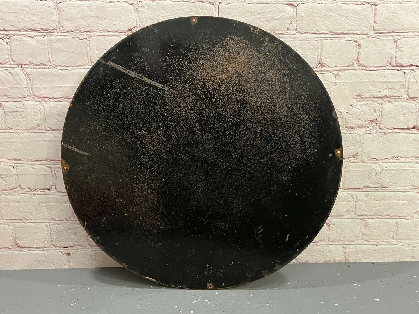 <p>Ask Here For Gargoyle Mobiloil Circular Enamel Sign</p>