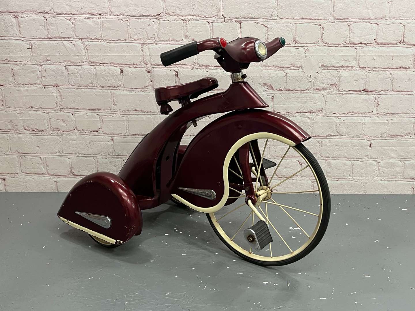 <p>German Childs Tin Plate Tricycle&nbsp;</p>