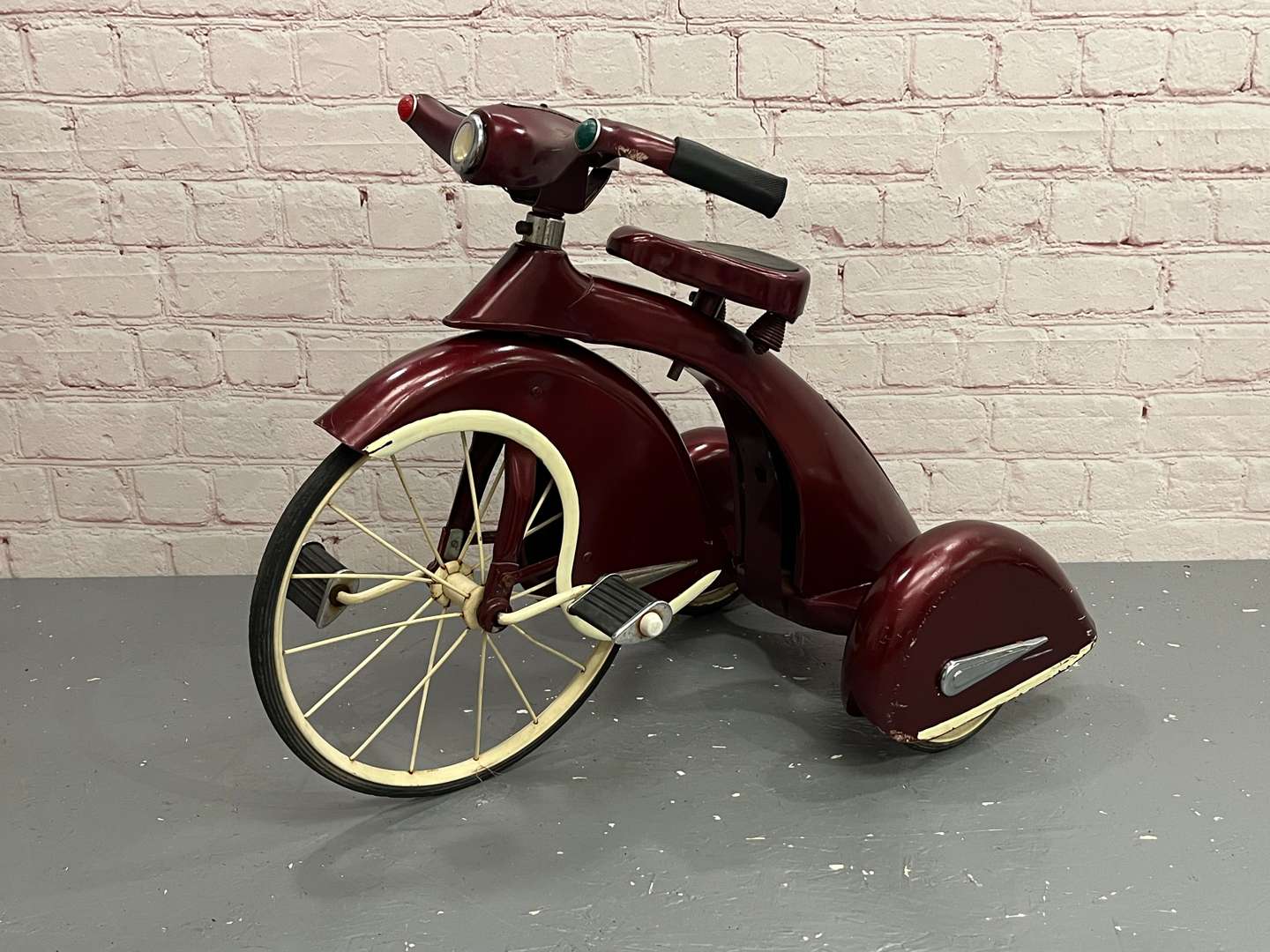 <p>German Childs Tin Plate Tricycle&nbsp;</p>