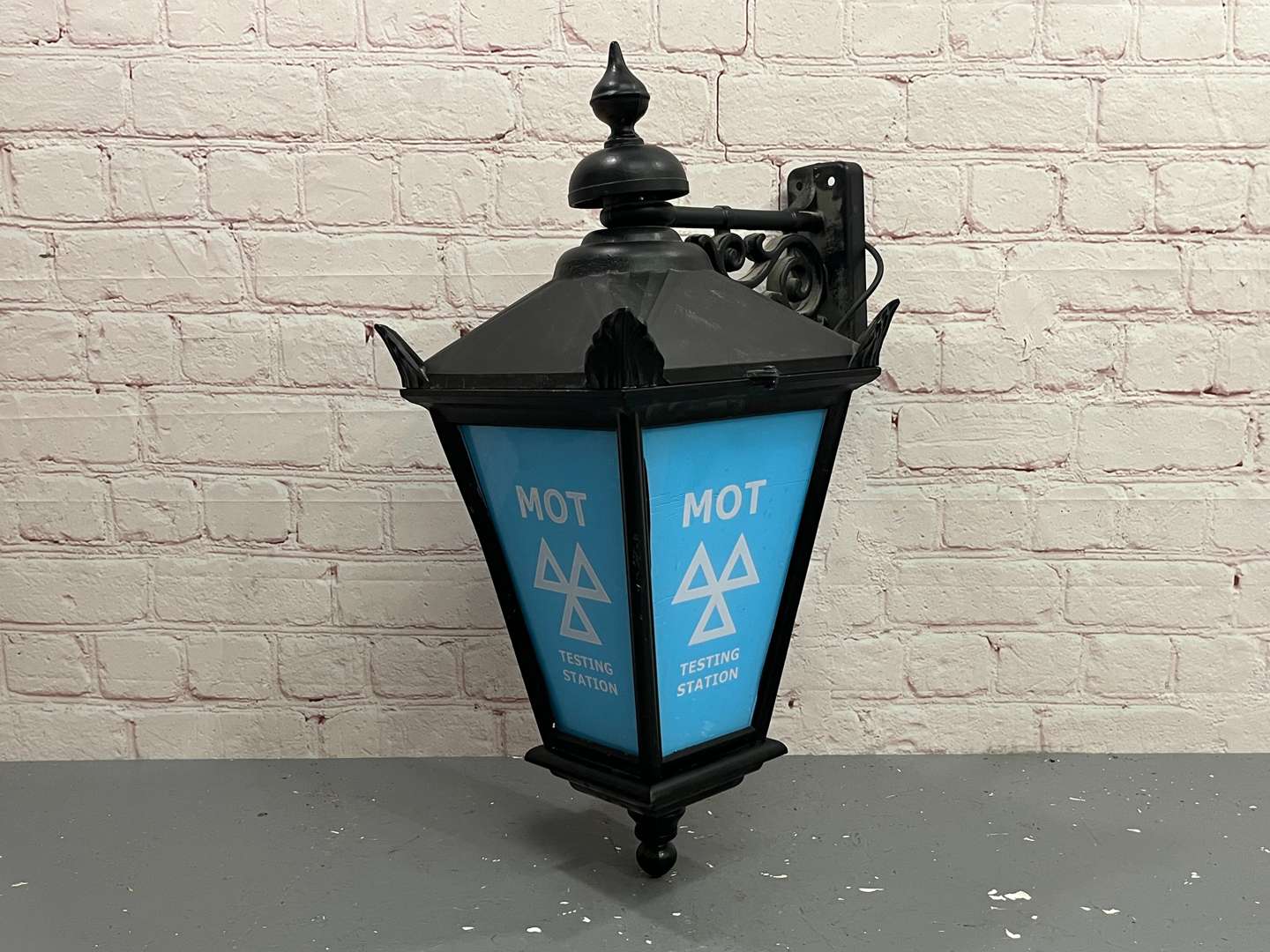 <p>MOT Wall Mounted Lantern</p>