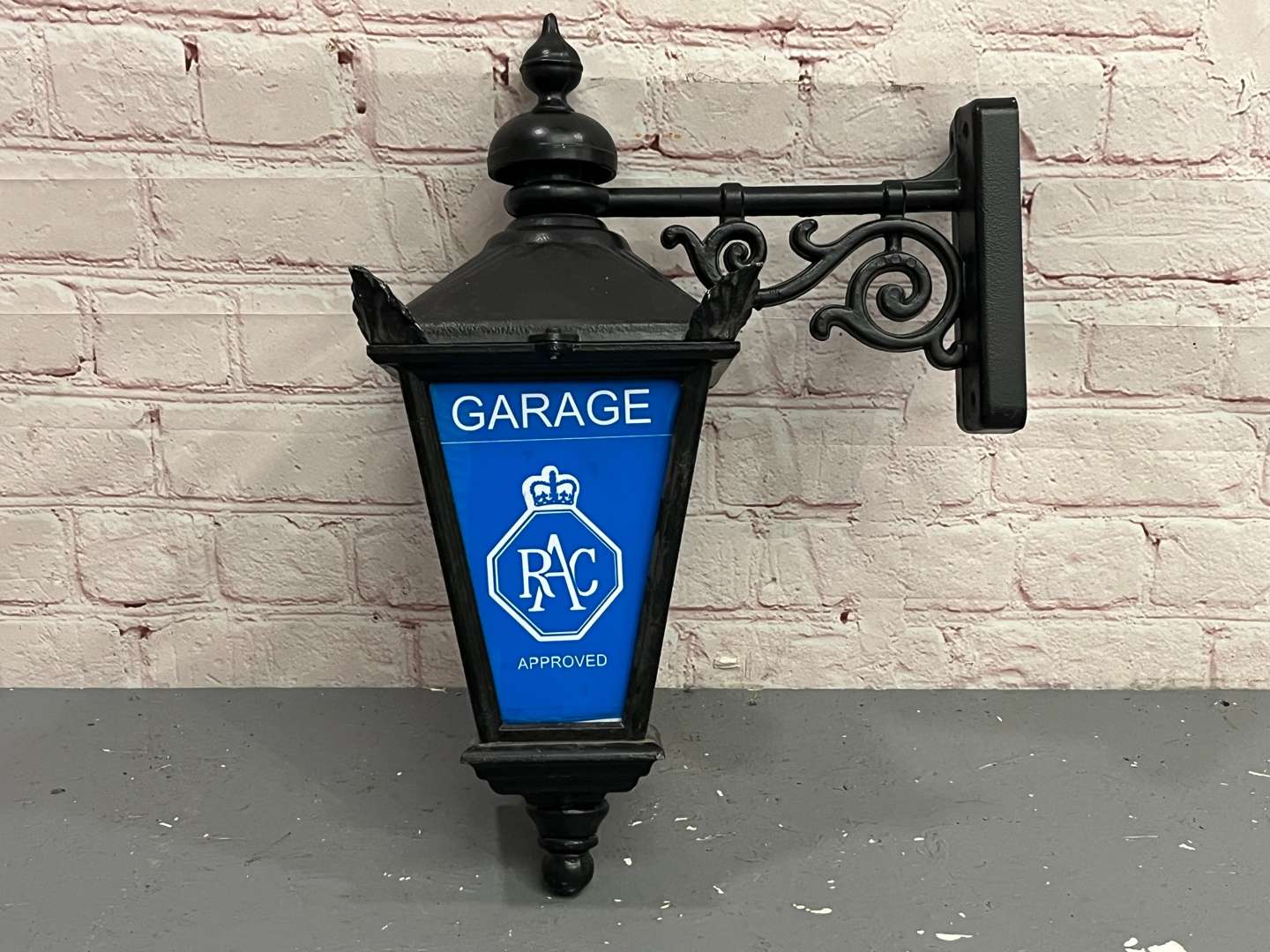 <p>RAC Garage Wall Mounted Lantern</p>