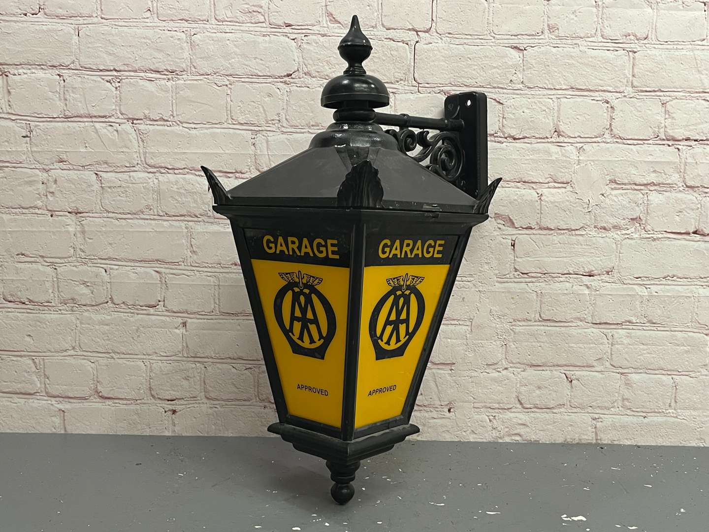 <p>AA Garage Wall Mounted Lantern</p>