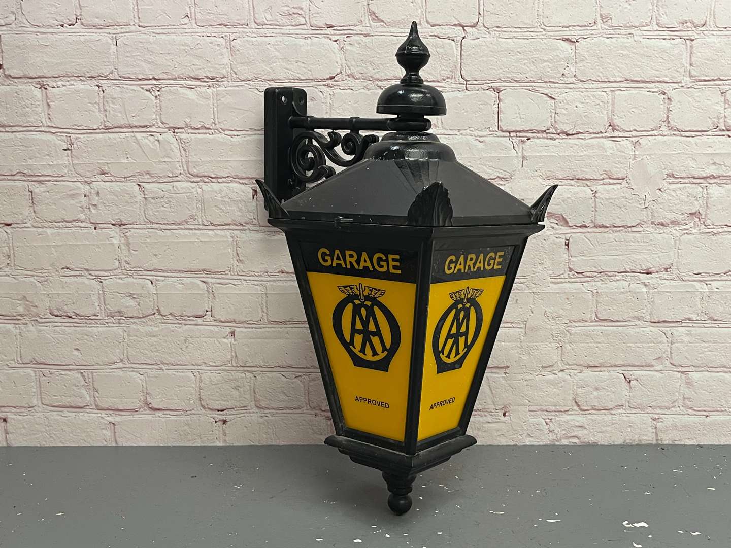 <p>AA Garage Wall Mounted Lantern</p>