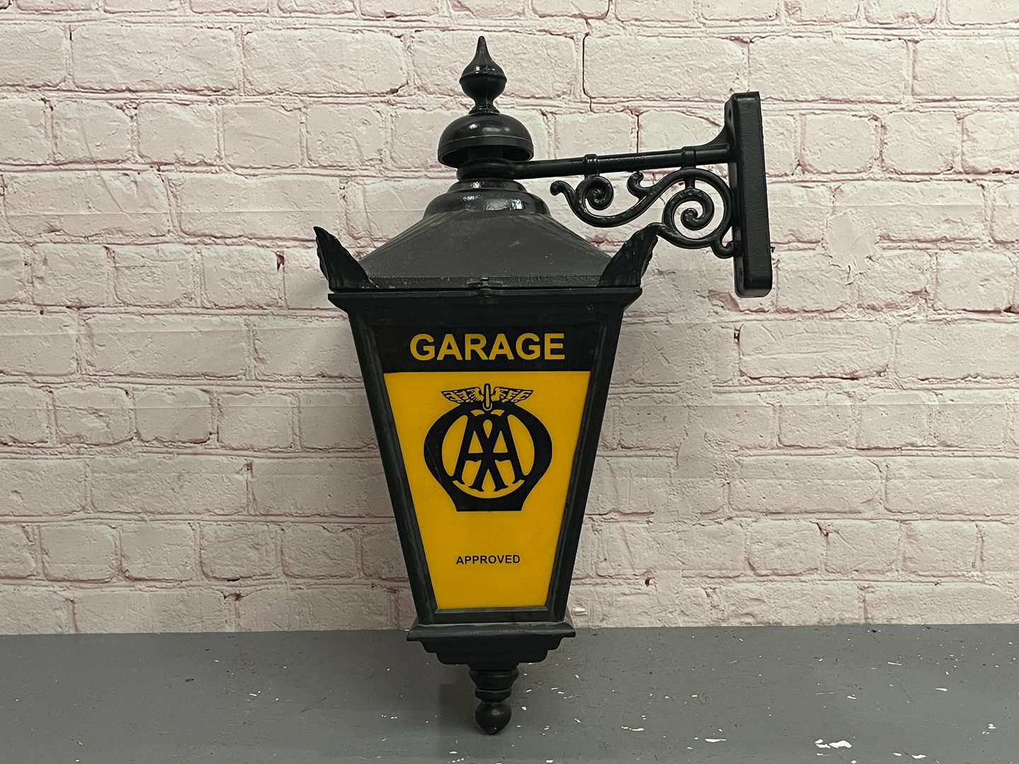 <p>AA Garage Wall Mounted Lantern</p>