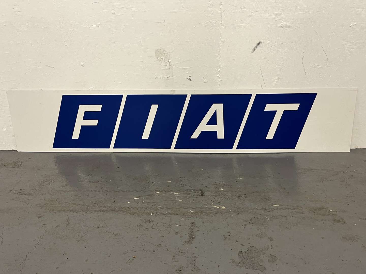 <p>Large Fiat Dealership Plastic Sign</p>
