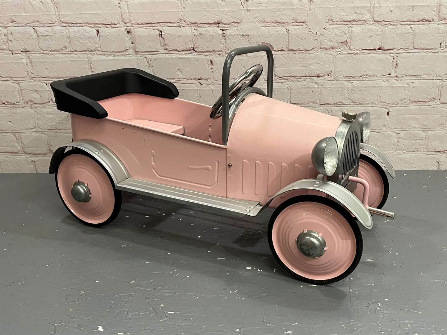 <p>Pink Childs Tin Plate Pedal Car</p>