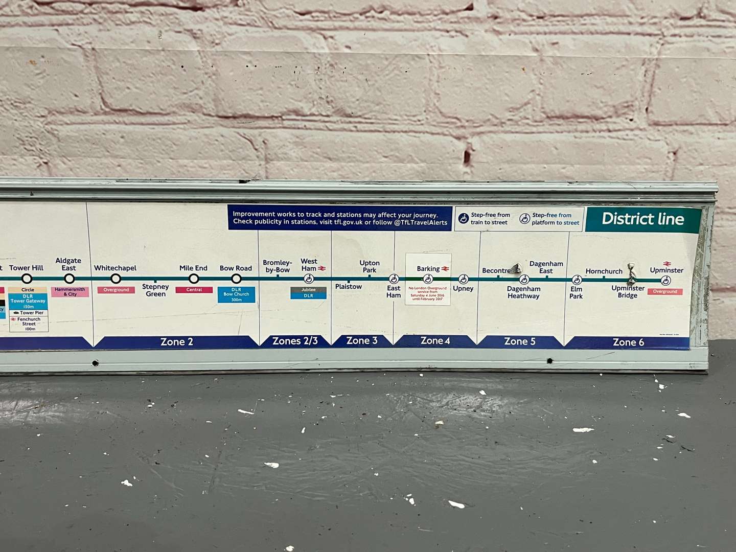 <p>London Underground District Line Sign</p>