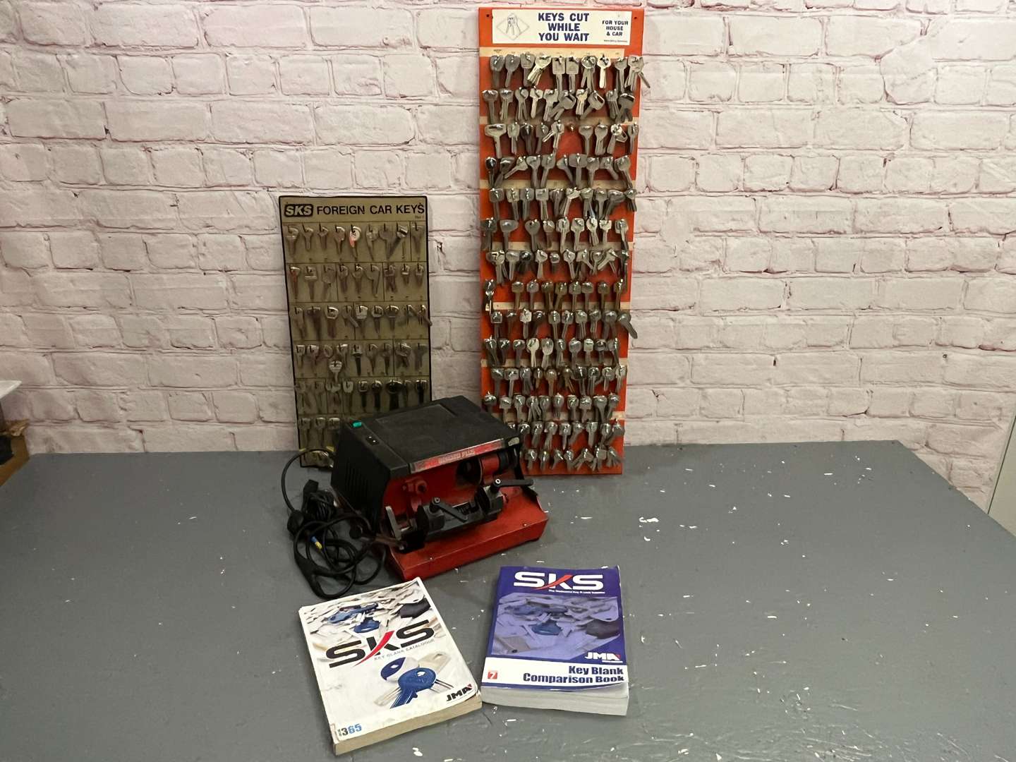 <p>Rekord Plus Key Cutting Machine & Two Key Boards With Blank Keys</p>