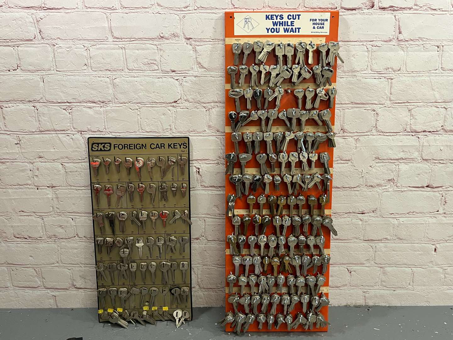 <p>Rekord Plus Key Cutting Machine & Two Key Boards With Blank Keys</p>