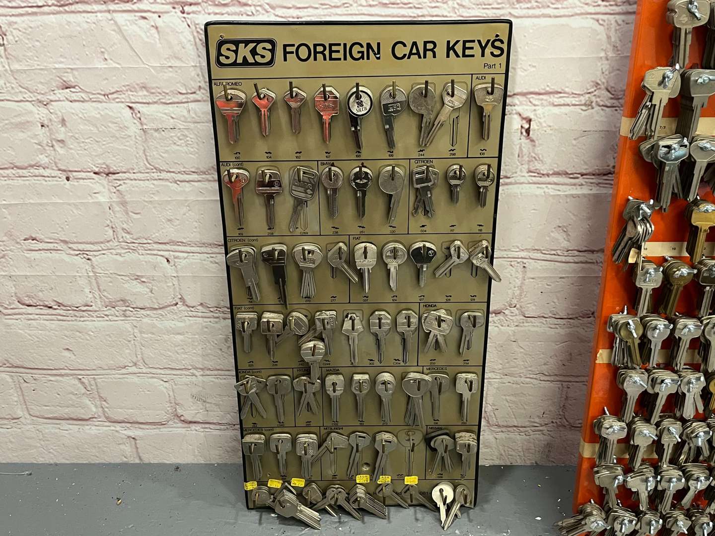 <p>Rekord Plus Key Cutting Machine & Two Key Boards With Blank Keys</p>