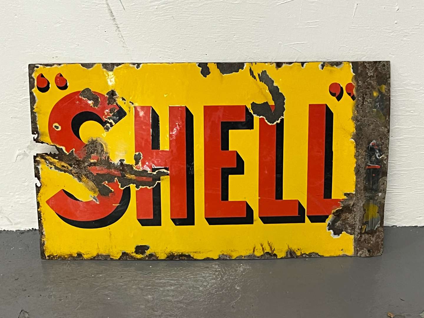 <p>Shell Enamel Flange Sign</p>