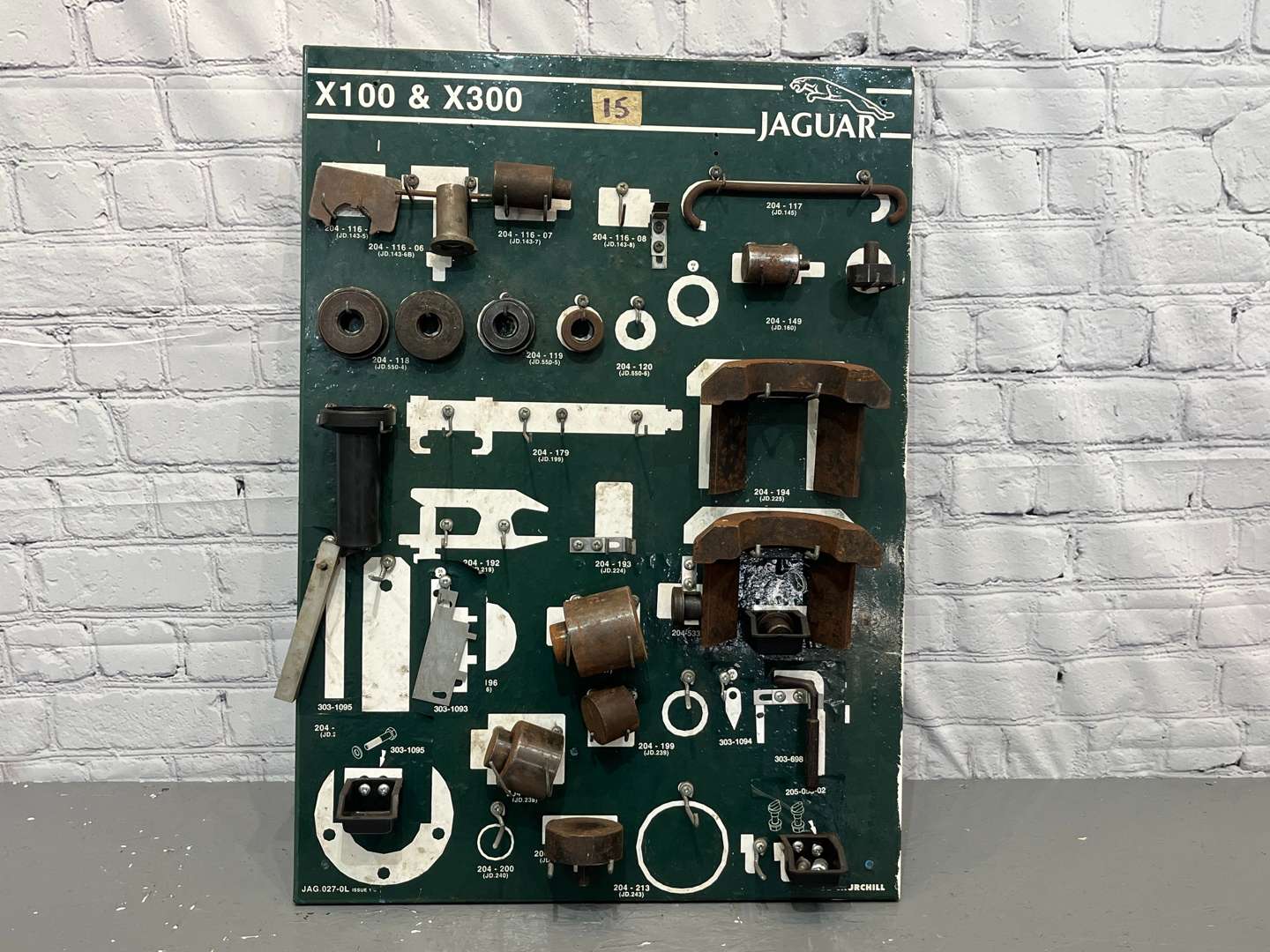 <p>Jaguar X100 & X300 Tool Board and Tools</p>