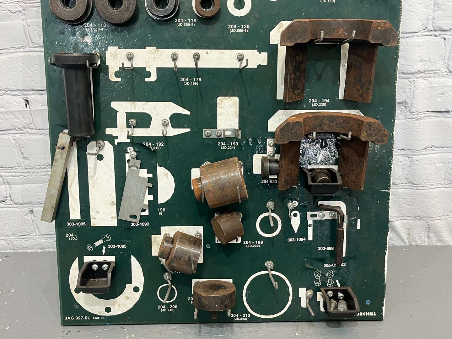 <p>Jaguar X100 & X300 Tool Board and Tools</p>