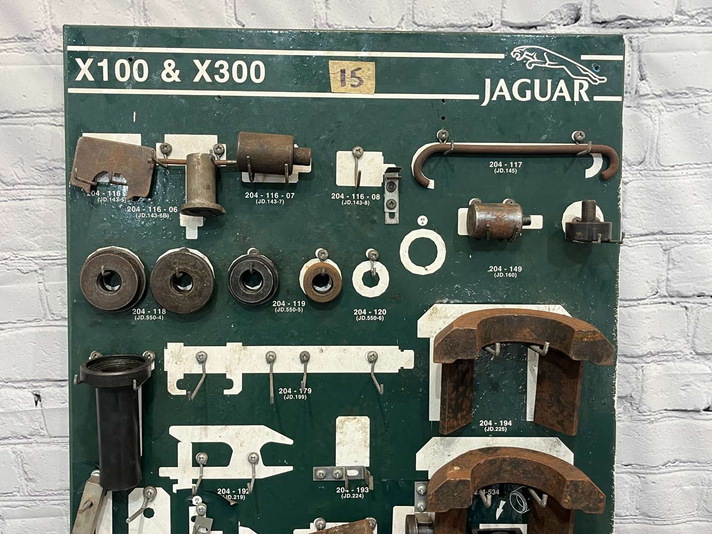 <p>Jaguar X100 & X300 Tool Board and Tools</p>