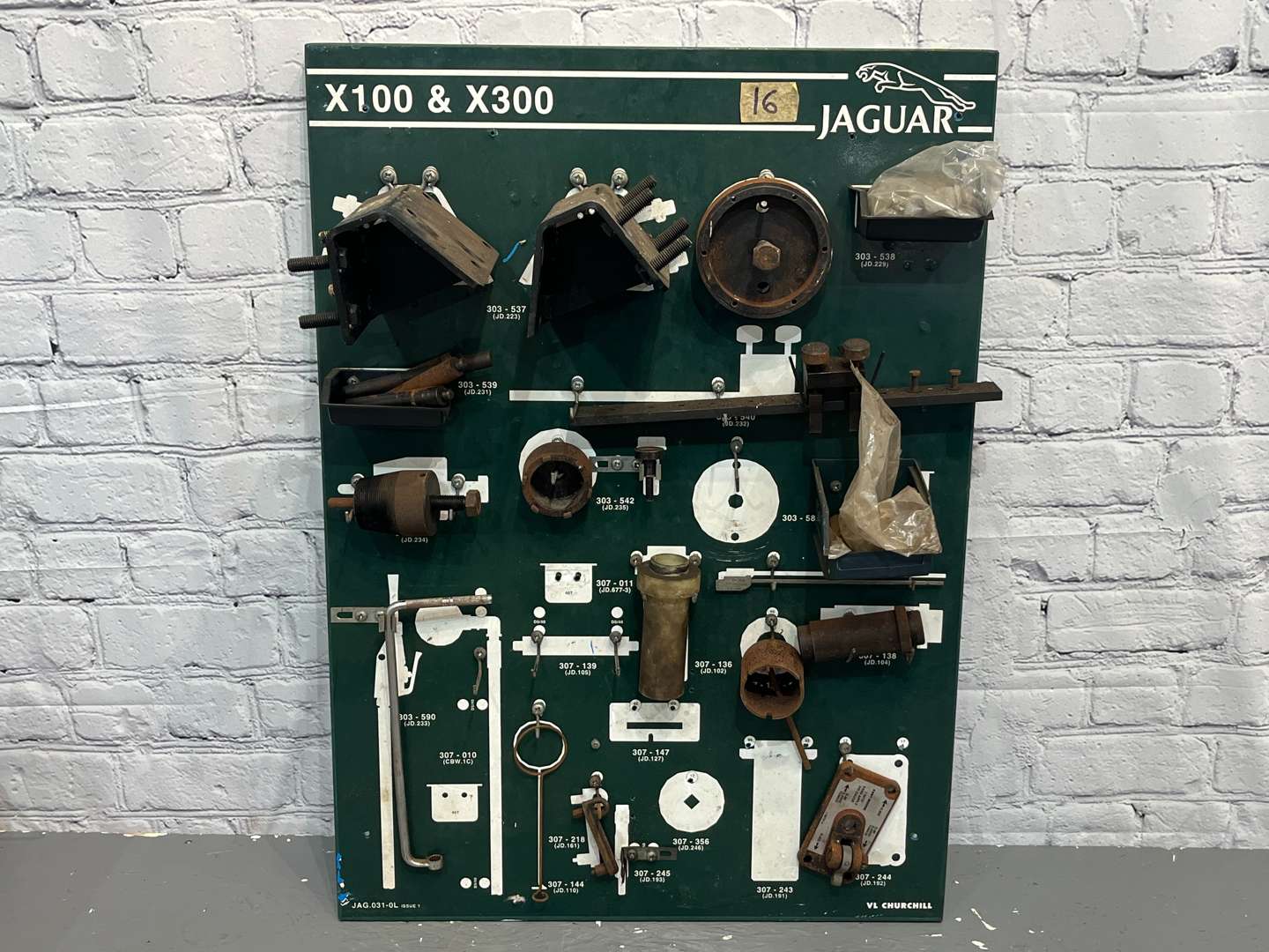 <p>Jaguar X100 & X300 Tool Board and Tools</p>