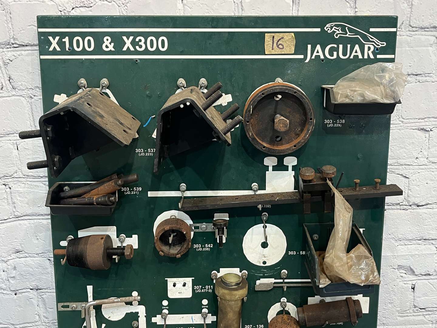 <p>Jaguar X100 & X300 Tool Board and Tools</p>