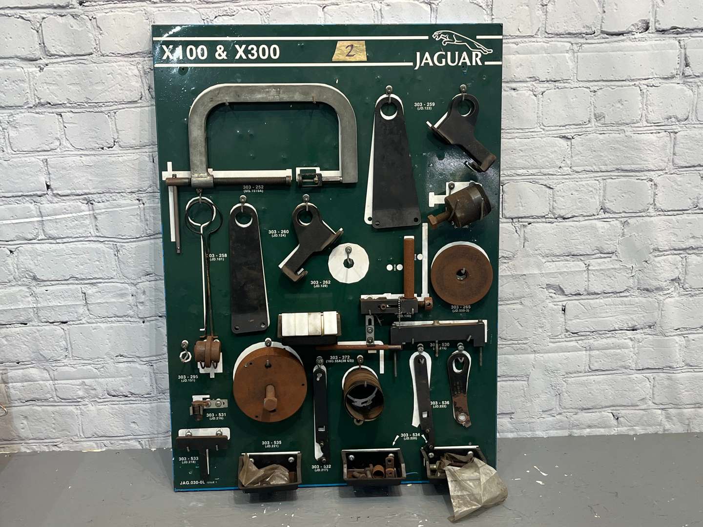 <p>Jaguar X100 & X300 Tool Board and Tools&nbsp;</p>