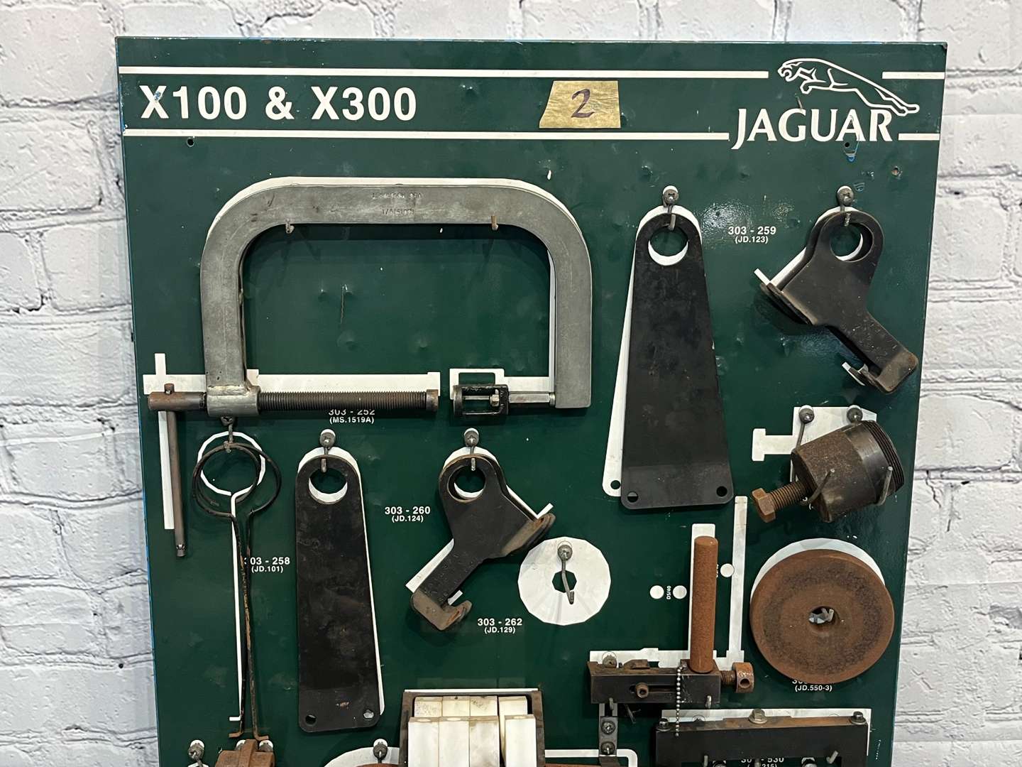 <p>Jaguar X100 & X300 Tool Board and Tools&nbsp;</p>