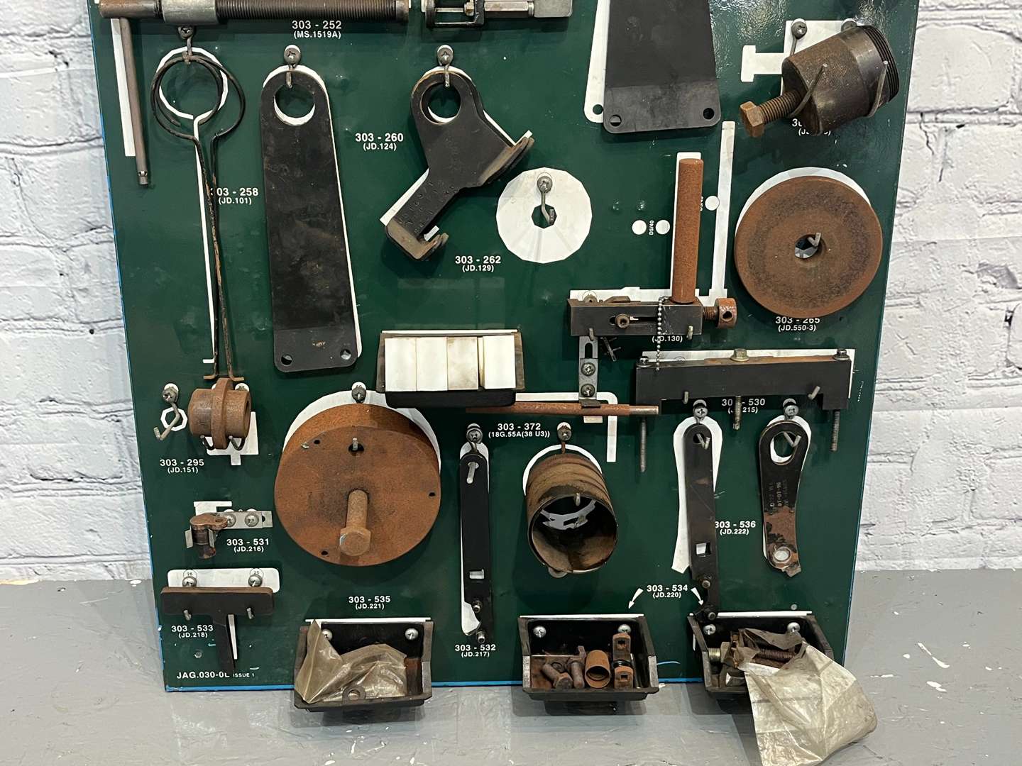 <p>Jaguar X100 & X300 Tool Board and Tools&nbsp;</p>