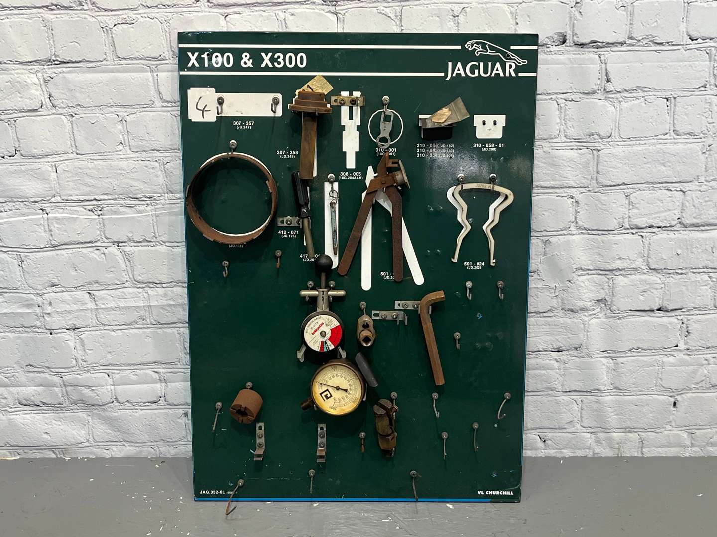 <p>Jaguar X100 & X300 Tool Board and Tools&nbsp;</p>